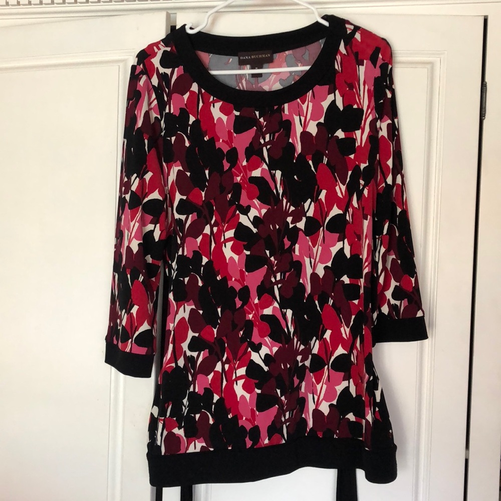 Dana Buchman  size Medium long sleeves pullover blouse.